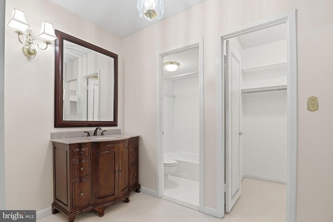 Building Photo - 3709 S George Mason Dr