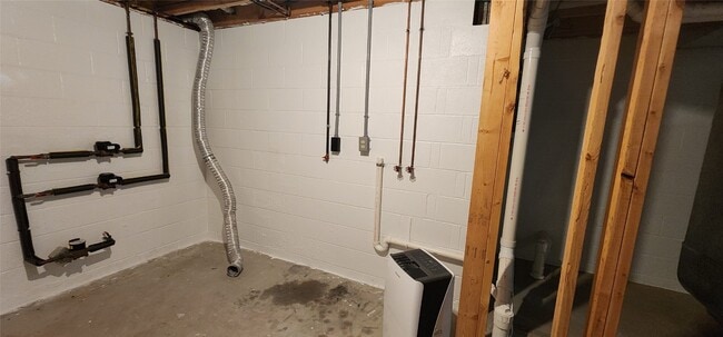 Building Photo - 3210 Dynes Ave