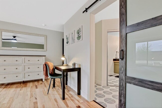 Building Photo - 4243 E Driftwood Dr