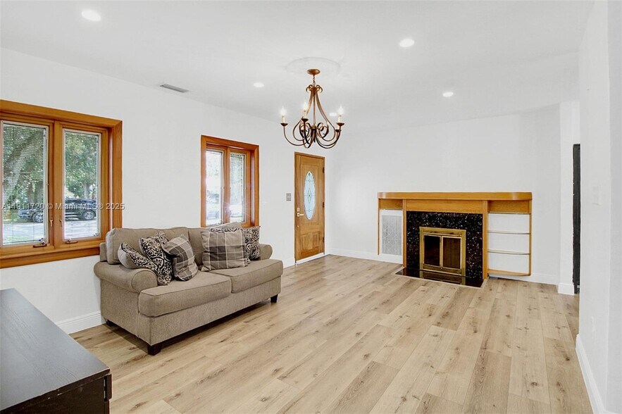 Building Photo - 89 Corydon Dr