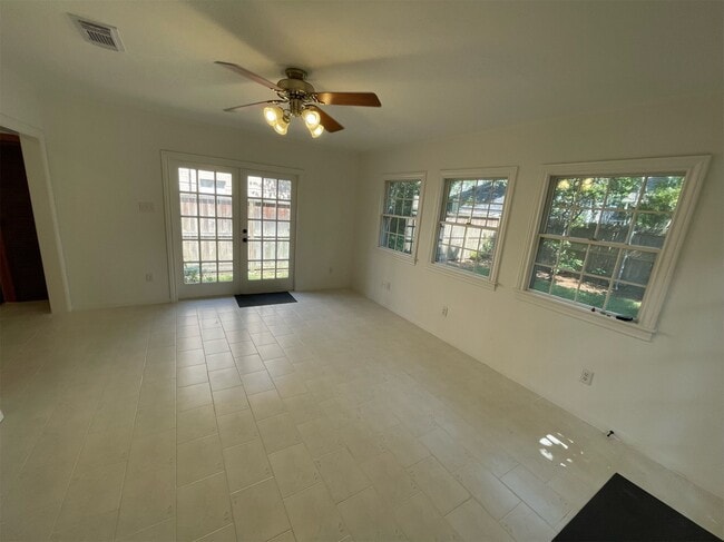 Building Photo - 3720 Jardin St