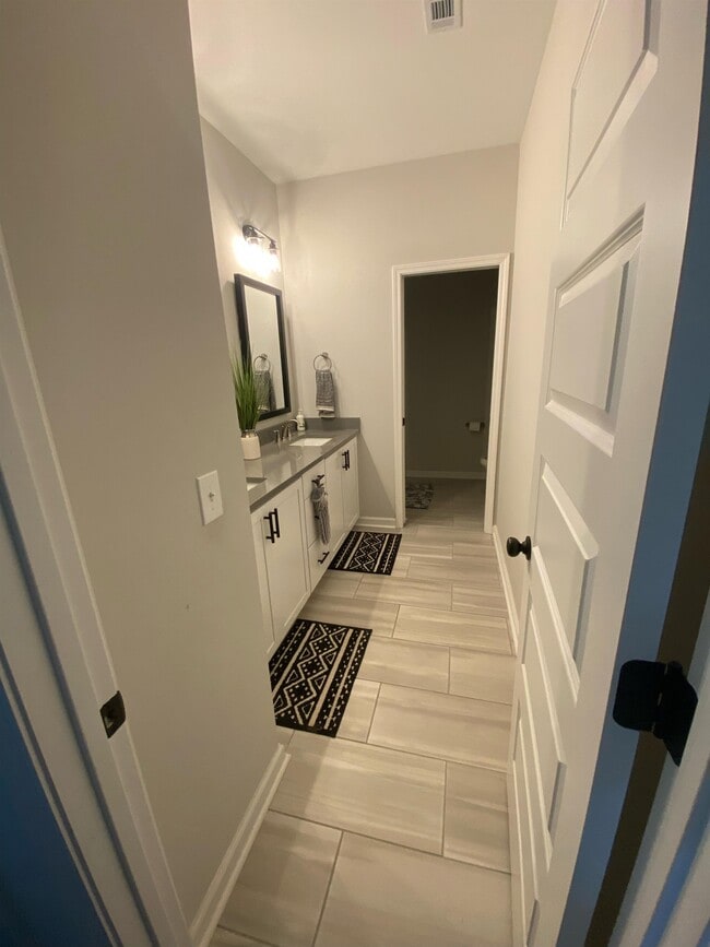 Building Photo - 9183 Helena Dr