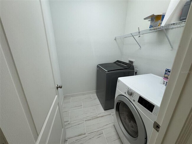 Building Photo - 279 Sunfish Dr