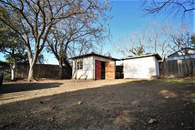 Building Photo - 6632 Simson St