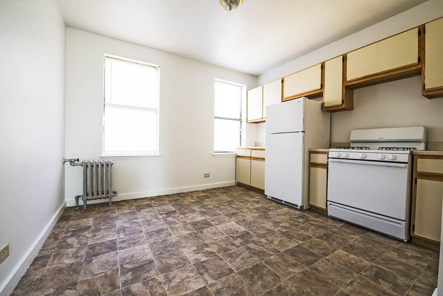 Building Photo - 1734 E 72nd St Chicago, IL 60649