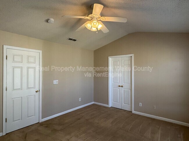 Building Photo - 504 Canyon Lake Cir