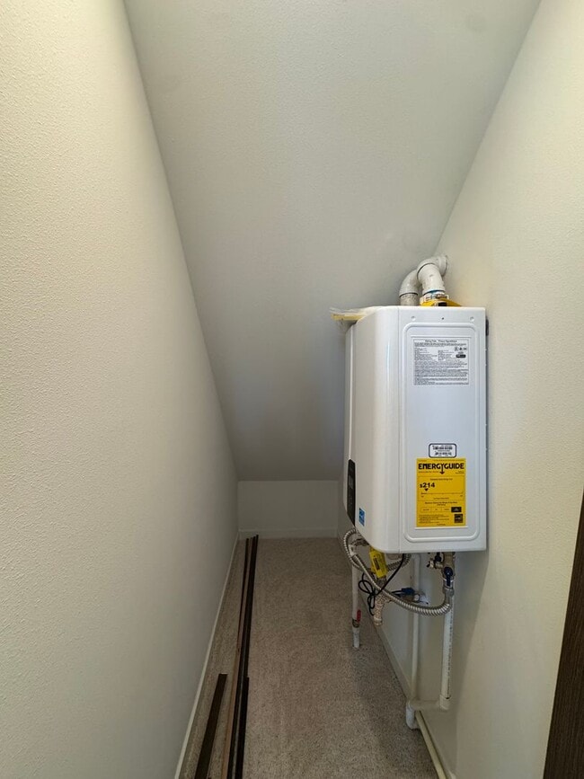 Building Photo - L0652-2