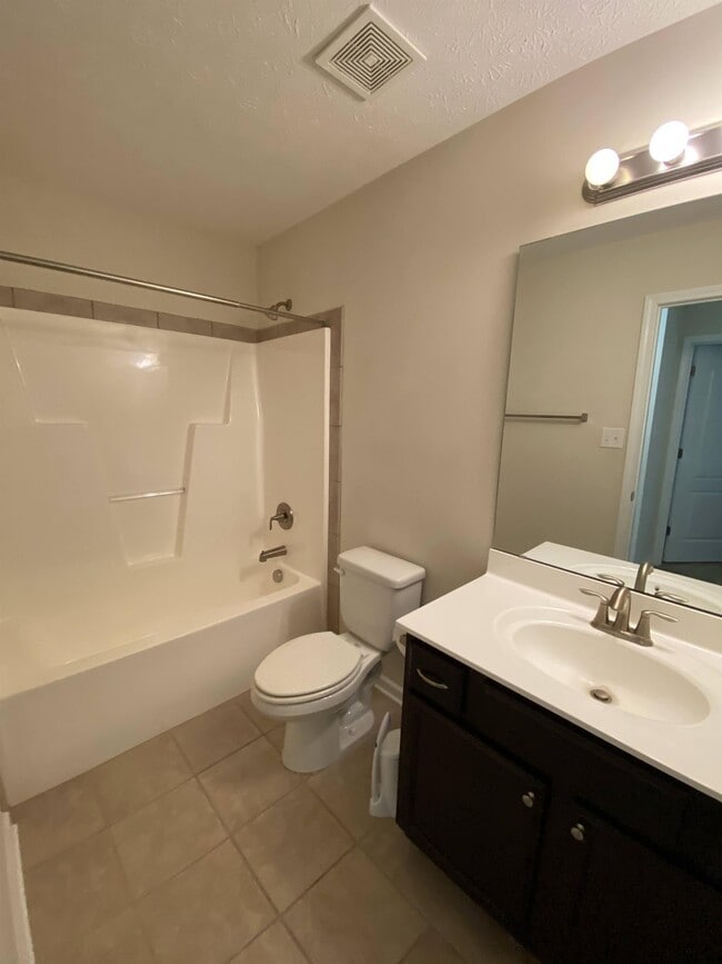 Building Photo - 3301 Hardee Farms Dr