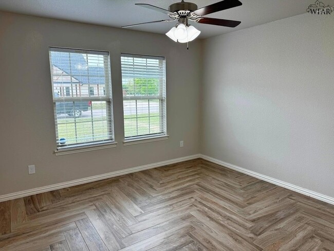 Building Photo - 301 Mariners Wy