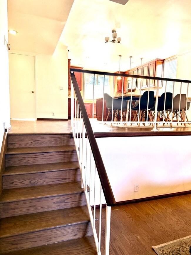 Building Photo - Townhome for Lease in Desirable Encino!