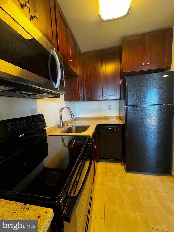 Building Photo - 2059 Huntington Ave