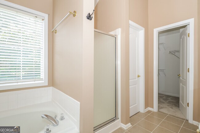 Building Photo - 1352 Vine Cir