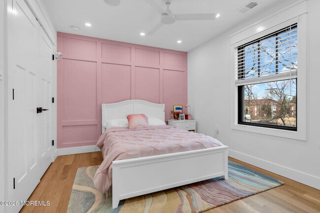 Building Photo - 2017 5th Ave