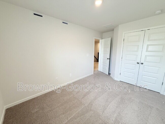 Building Photo - 5088 Dayflower Dr