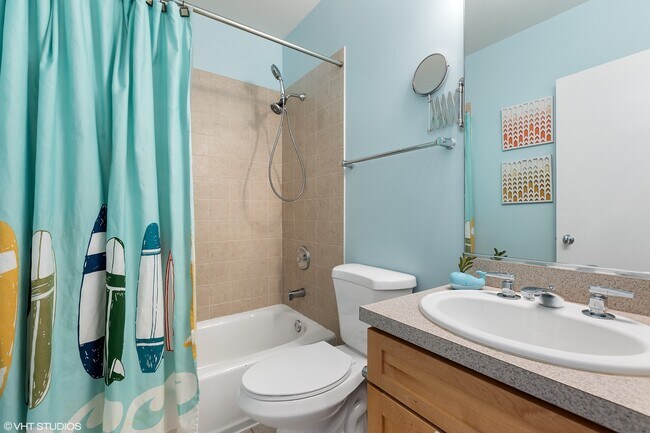 Building Photo - 1240 W Cottage Pl