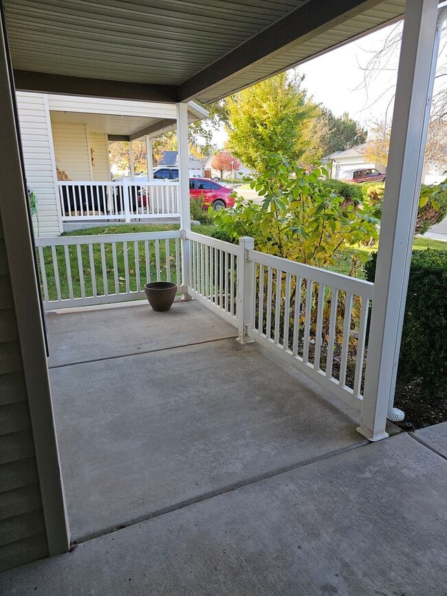 Building Photo - Updated Open Floor Plan in Nampa!