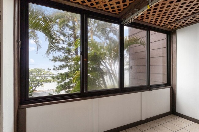 Building Photo - Live your best life in this well-appointed condo in Makaua Village