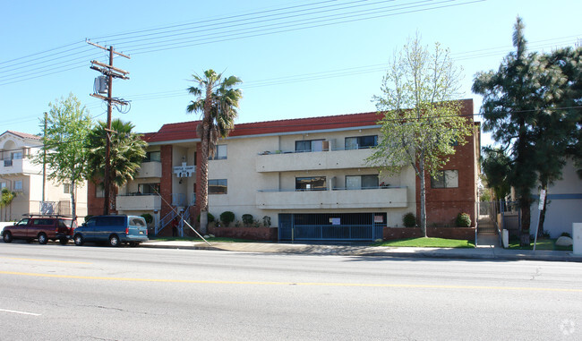 The Castle Court Apartments - Castle Court