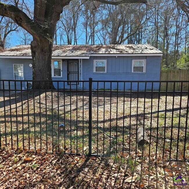 Building Photo - 306 Kingsbury Cir