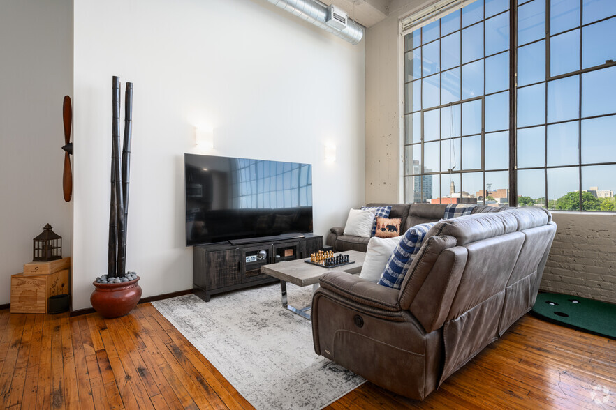 2BR, 2BA - 1097SF - Living Room - Winston Factory Lofts