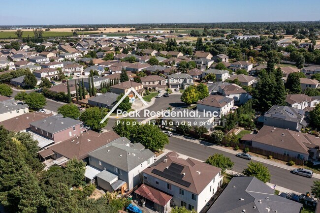 Building Photo - Spacious Stockton 5bd/3ba back up to Elkhorn Golf Club