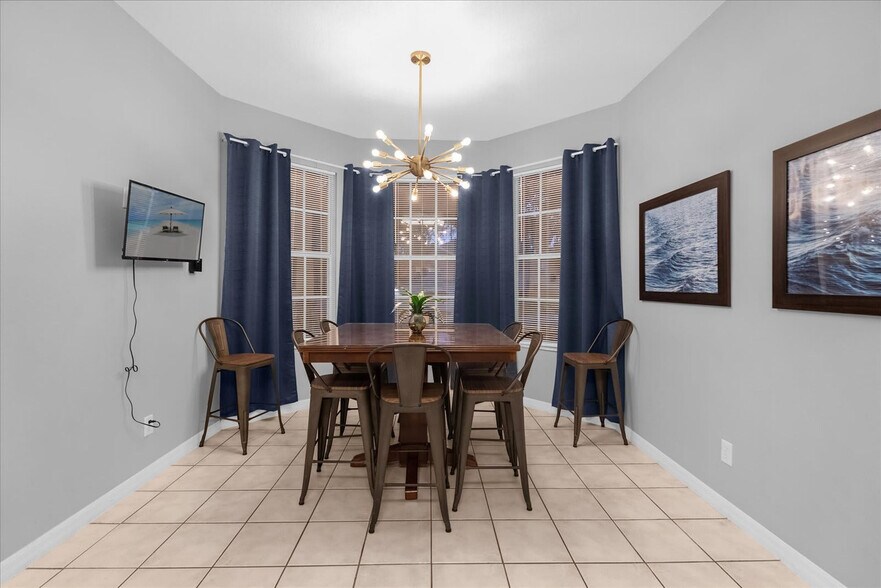 Building Photo - 337 Orista Dr