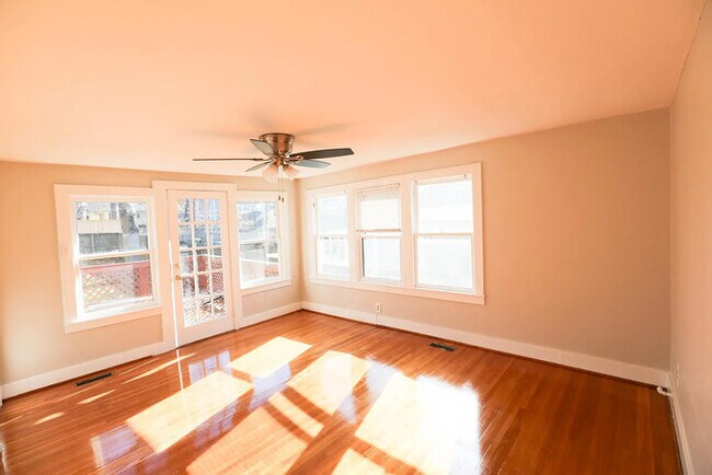 Building Photo - 723 N Monroe St