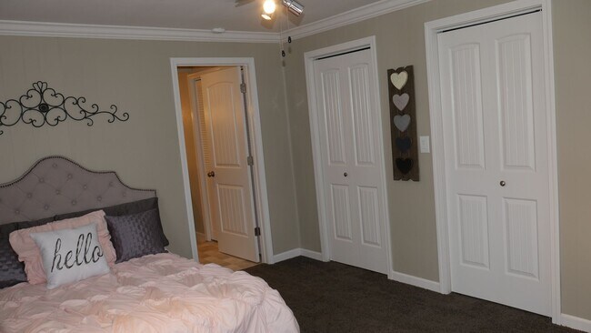 Building Photo - 3 Bed 2 Bath House in a Peaceful Setting