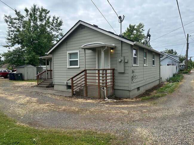 Building Photo - 1232 D St