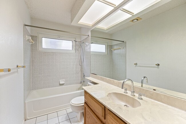 Building Photo - Lovely 3 Bedroom, 2 Bathroom in North Central Austin!!!