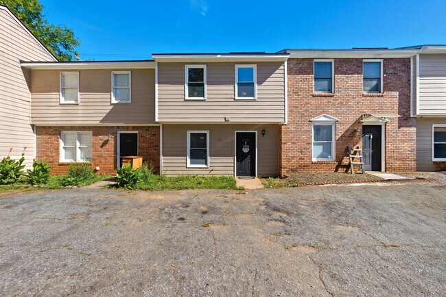 Building Photo - 1108 S Barnett Shoals Rd