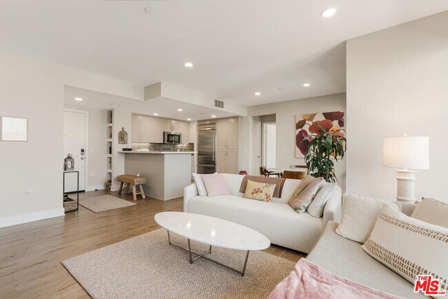 Building Photo - 6030 S Seabluff Dr