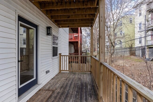 Building Photo - 101 Draper St