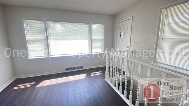 Building Photo - Beautifully Remodeled 2-bedroom, 1-bath ho...