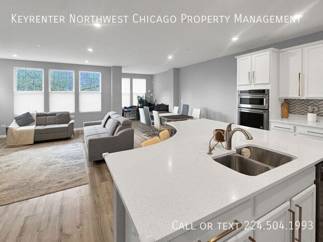 Building Photo - 142 Roslyn Pl