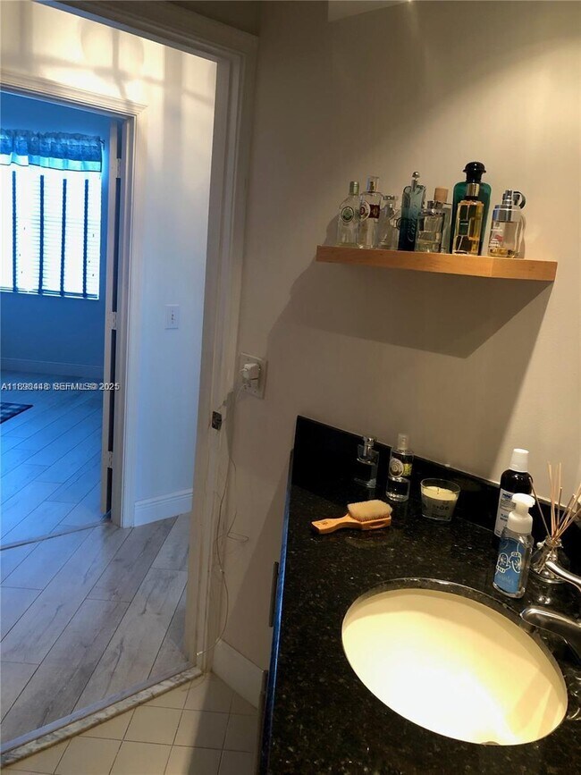 Building Photo - 5800 Coach House Cir