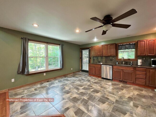 Building Photo - 709 Brown Mountain Rd