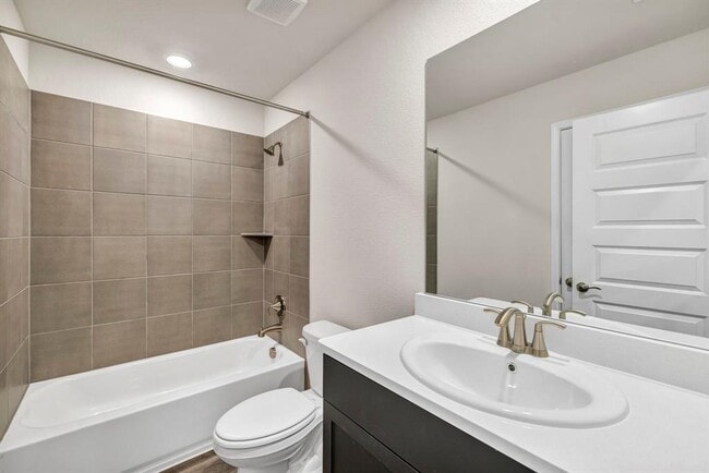 Building Photo - 102 Greenspire Ln