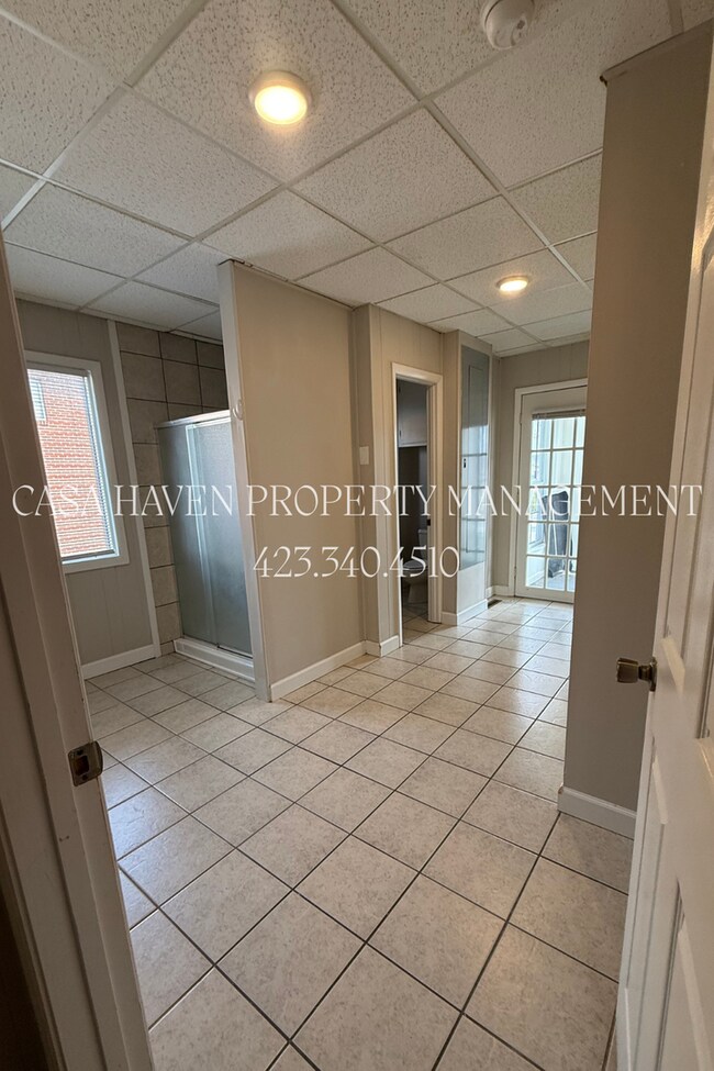 Building Photo - Johnson City, TN – 3 Bedroom Apartment with Utilities Included!