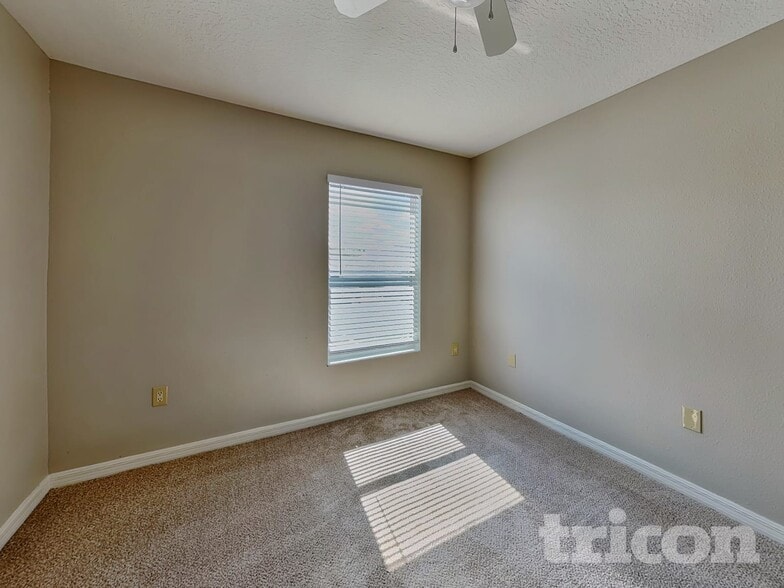 Building Photo - 10432 Boyette Creek Blvd