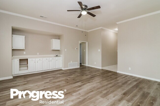 Building Photo - 527 W Crossland Blvd