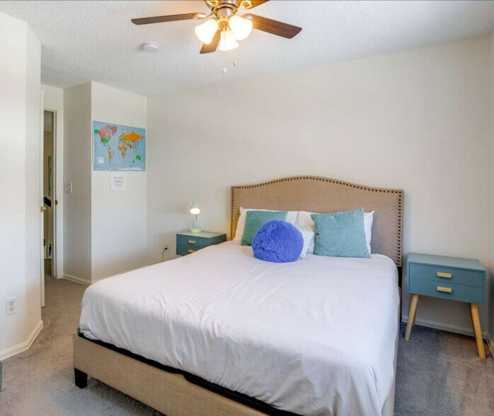 Building Photo - 5357 S Liverpool Way