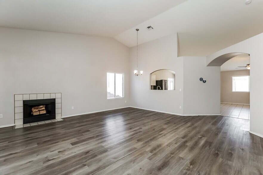 Building Photo - 5307 N 79th Dr
