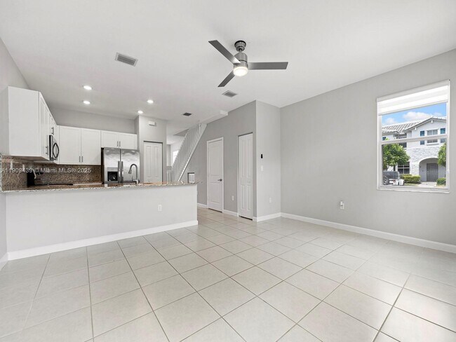 Building Photo - 2723 SE 17th St