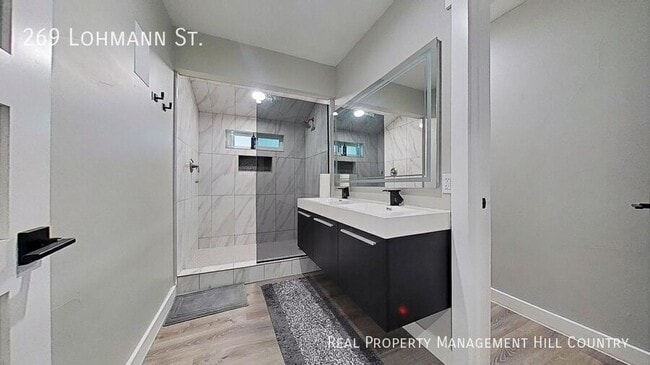 Building Photo - 269 Lohmann St