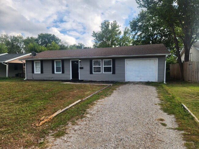 Building Photo - Charming 4-Bedroom Gem in Cahokia Heights!