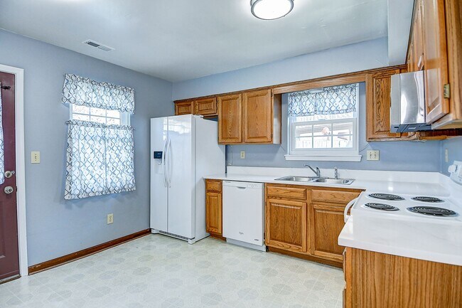 Building Photo - FOR RENT - INDIAN LAKES / SALEM AREA VIRGINIA BEACH!