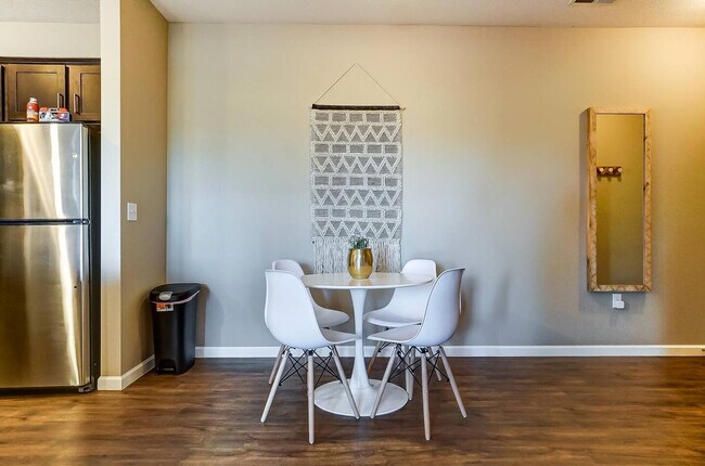 Building Photo - 4788 Holmes St