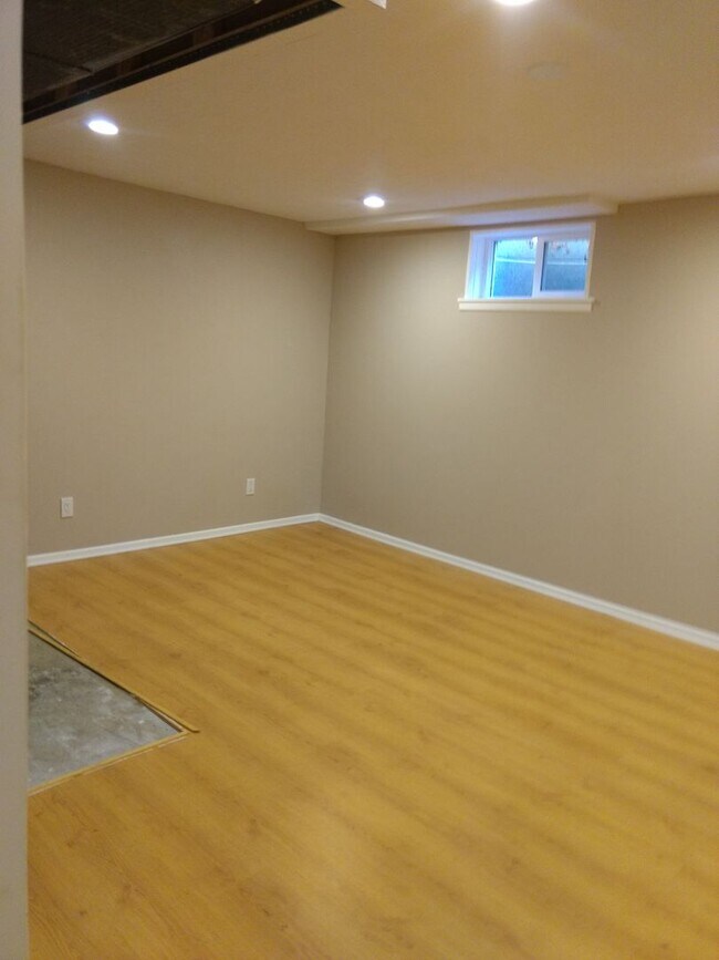 Building Photo - Mid Century Modern 3BD/2BA Arvada Home! Available 7/3/26!