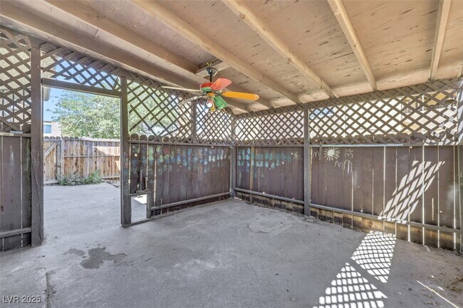 Building Photo - 1520 Hialeah Dr
